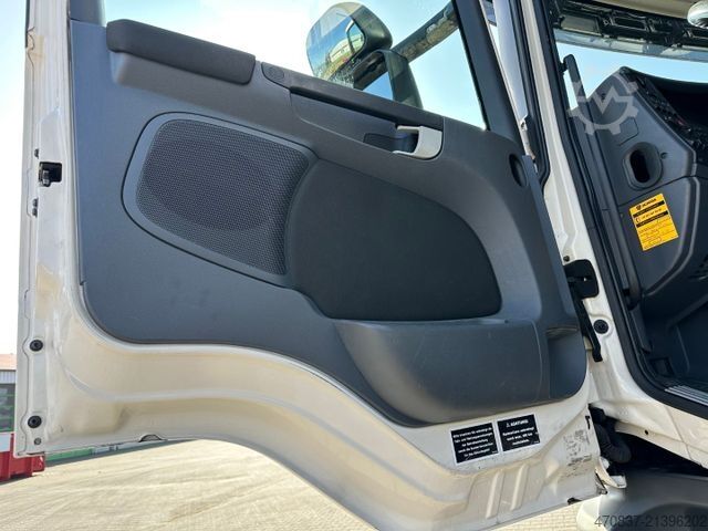 Refrigerated truck SCANIA P 410 / Carrier 1150 MT / Durchlader / LBW