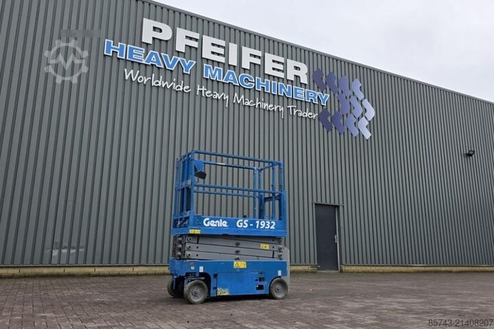 Scissor lift Genie GS1932 Electric, Working Height 7.8 m, 227kg Capac