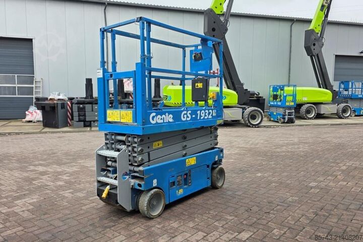 Scissor lift Genie GS1932 Electric, Working Height 7.8 m, 227kg Capac