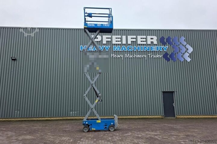 Scissor lift Genie GS1932 Electric, Working Height 7.8 m, 227kg Capac