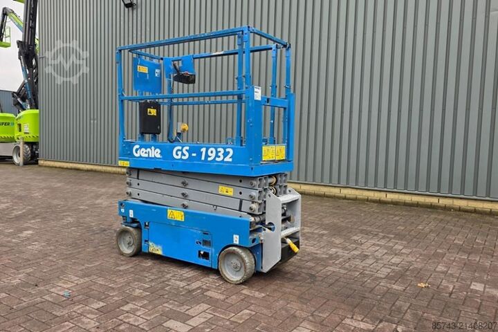 Scissor lift Genie GS1932 Electric, Working Height 7.8 m, 227kg Capac