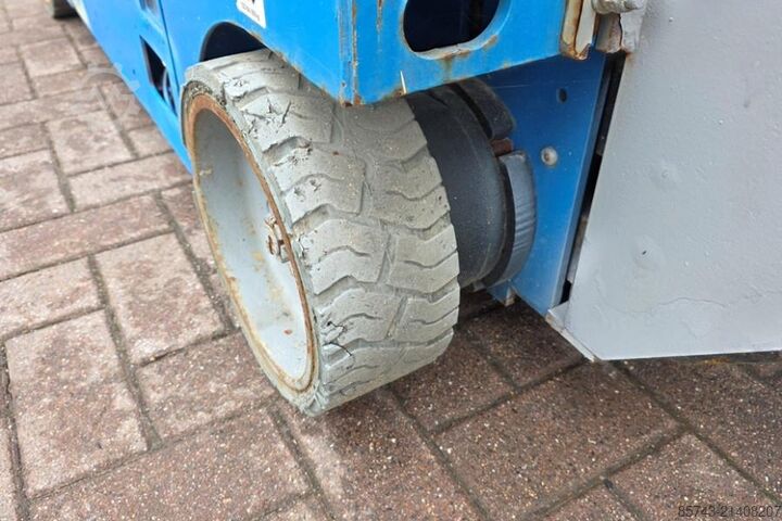 Scissor lift Genie GS1932 Electric, Working Height 7.8 m, 227kg Capac