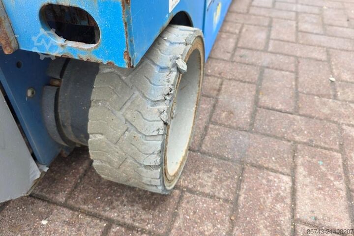 Scissor lift Genie GS1932 Electric, Working Height 7.8 m, 227kg Capac