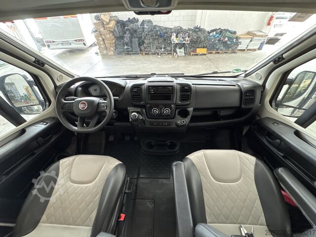 Wohnwagen/Wohnmobil 2023 Fiat Ducato Weinsberg Carabus | Manuale | Tetto a Soffietto