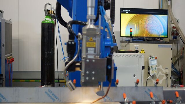 LaserschweiĂroboter-System YASKAWA/ MOTOMAN HP20D/ LASERLINE LDM 12 LASER WELDING