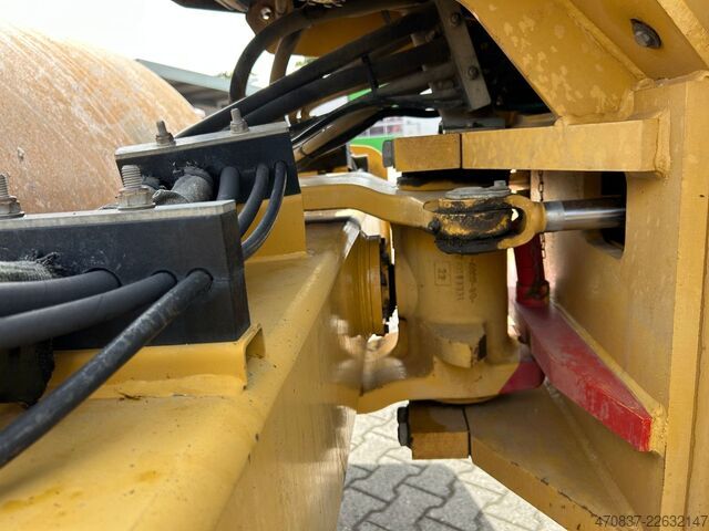 Walzenzug CATERPILLAR CS - 563 E / Walzenzug / 6 Zylinder / Planiersch