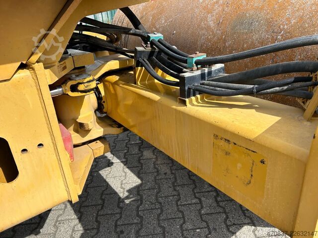 Walzenzug CATERPILLAR CS - 563 E / Walzenzug / 6 Zylinder / Planiersch