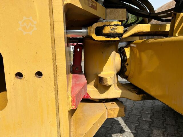 Walzenzug CATERPILLAR CS - 563 E / Walzenzug / 6 Zylinder / Planiersch