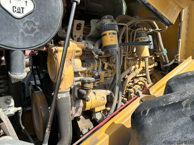 Walzenzug CATERPILLAR CS - 563 E / Walzenzug / 6 Zylinder / Planiersch