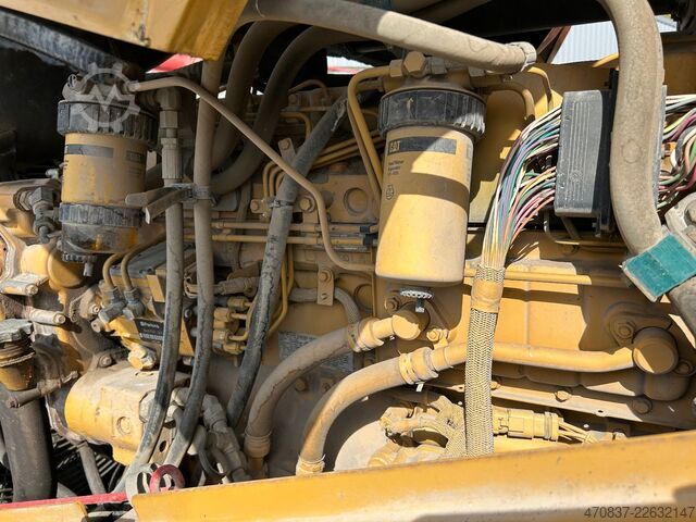 Walzenzug CATERPILLAR CS - 563 E / Walzenzug / 6 Zylinder / Planiersch