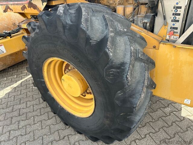 Walzenzug CATERPILLAR CS - 563 E / Walzenzug / 6 Zylinder / Planiersch