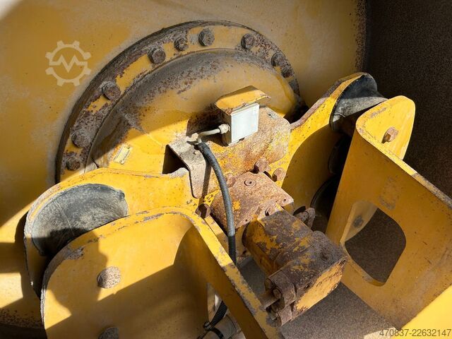 Walzenzug CATERPILLAR CS - 563 E / Walzenzug / 6 Zylinder / Planiersch