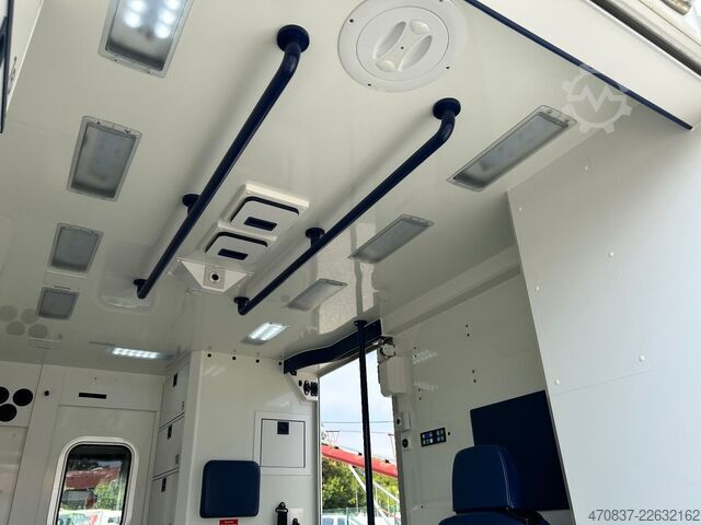 Feuerwehrfahrzeug RENAULT Master / Rettungswagen Trage / Liege