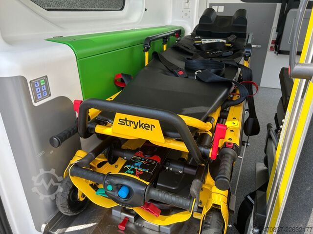Feuerwehrfahrzeug FORD Transit / RTW / Trage Liege