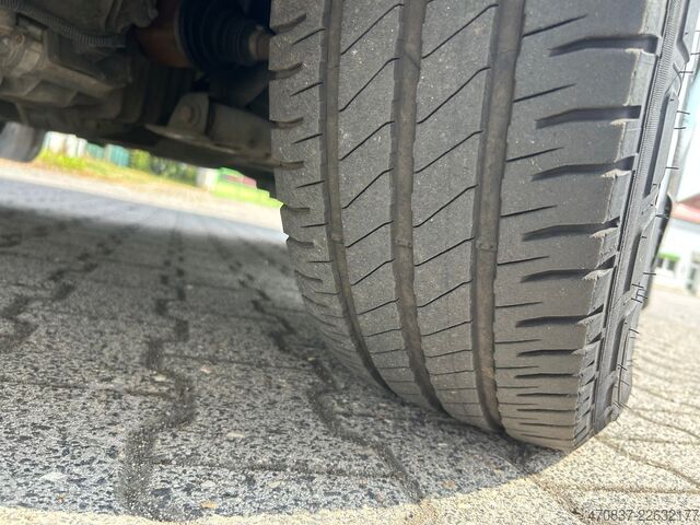 Feuerwehrfahrzeug FORD Transit / RTW / Trage Liege