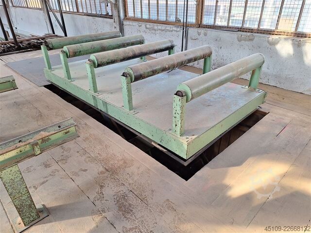 Scissor lift tables with transport rollers TREPEL CL 30/16