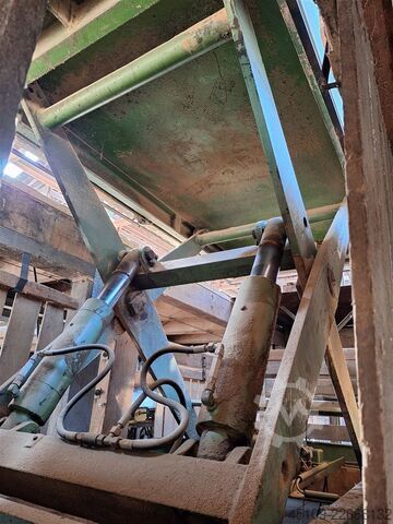 Scissor lift tables with transport rollers TREPEL CL 30/16