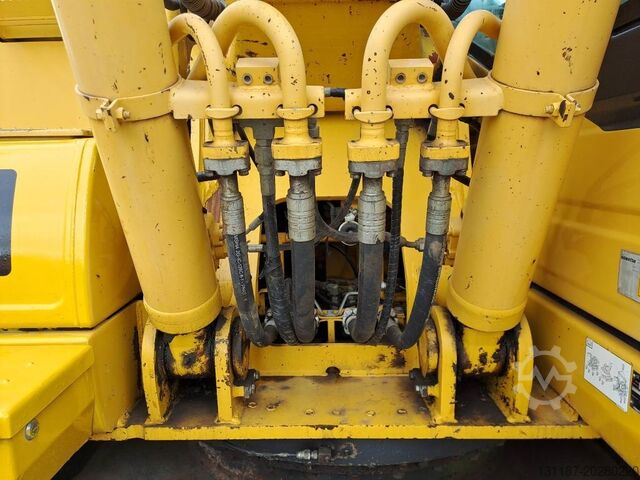 Crawler excavator Komatsu HB 215 LC-2