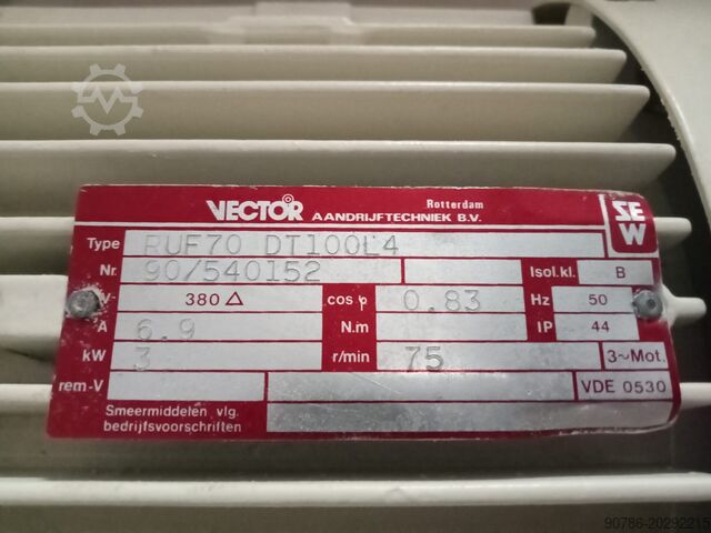 SEW RUF70 DT100L4 3kW 75 rpm SEW-EURODRIVE 