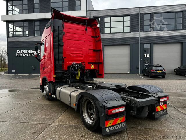 Standard tractor Volvo FH 13.460 Globetrotter / Mega / 2x Tank