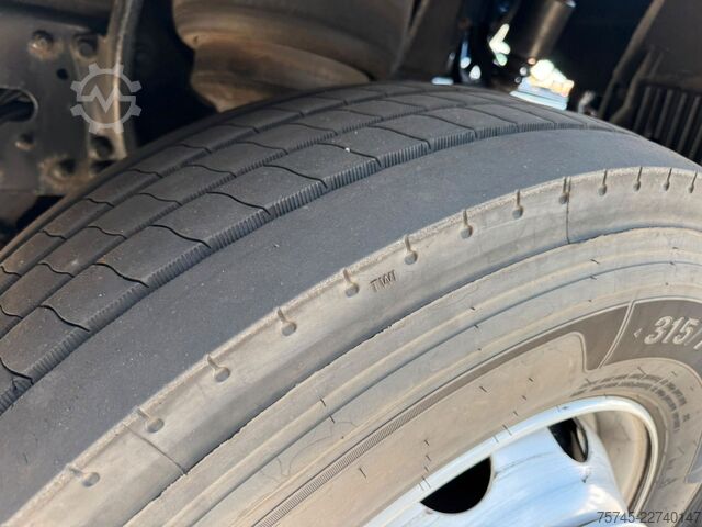 Volumen SZM MAN TGX 18.460 * VOLUMEN * RETARDER*315 / 70 BEREIFT