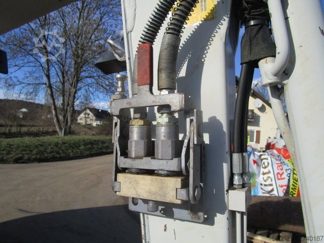 Minibagger Takeuchi TB 228 -POWERTILT + Schnellwechsler +3 Löffel