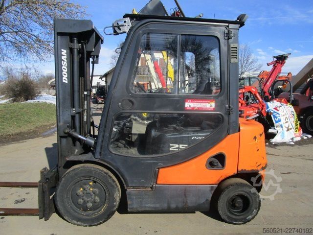Dieselstapler Doosan D25S-5 - Triplex-FH 4,8m + Seitenschieber