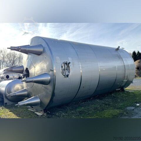 50,000 liter insulated storage tank made of V2A with lateral propeller agitator. K0151