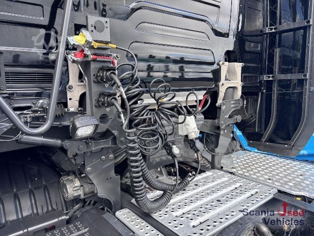 Standard tractor unit Scania S 590 A4x2NA RETARDER V8 DIFF-L LED