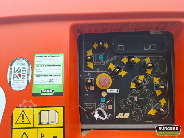 Articulated boom lift JLG 800AJ