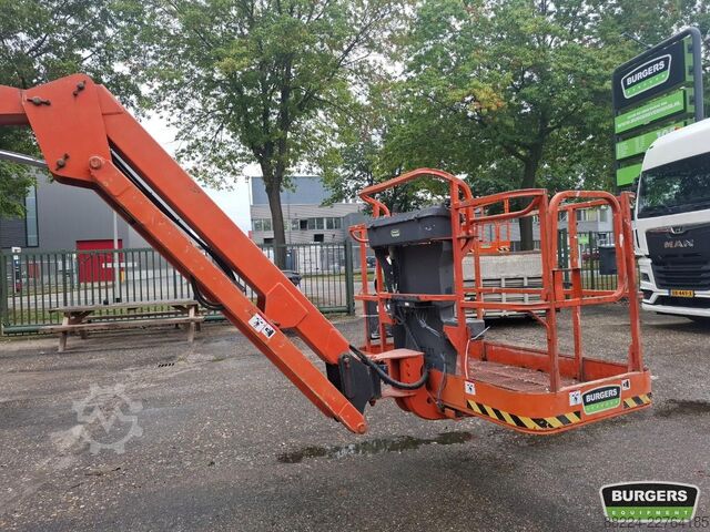 Articulated boom lift JLG 800AJ