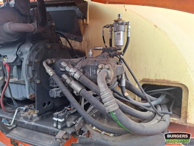 Articulated boom lift JLG 800AJ