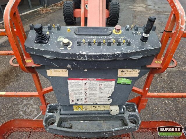 Articulated boom lift JLG 800AJ