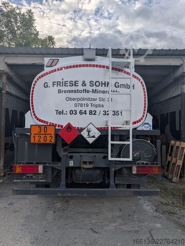 LKW mit Tankaufbau Mercedes-Benz LKW Tankfahrzeug MB Atego