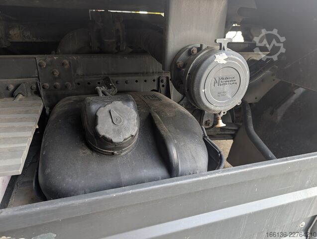 LKW mit Tankaufbau Mercedes-Benz LKW Tankfahrzeug MB Atego