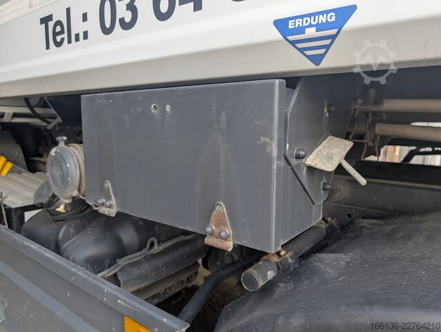 LKW mit Tankaufbau Mercedes-Benz LKW Tankfahrzeug MB Atego