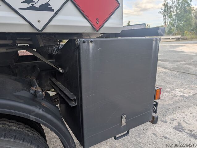 LKW mit Tankaufbau Mercedes-Benz LKW Tankfahrzeug MB Atego