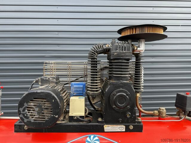 Piston compressor 300 lt. 3.0 kW  
