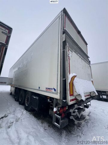 Kühl-/Tiefkühltransport Schmitz Cargobull closed semi trailer w/ refrigerator/freezer unit