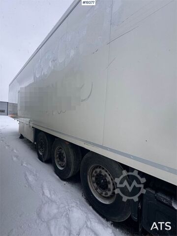 Kühl-/Tiefkühltransport Schmitz Cargobull closed semi trailer w/ refrigerator/freezer unit