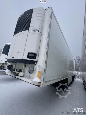 Kühl-/Tiefkühltransport Schmitz Cargobull closed semi trailer w/ refrigerator/freezer unit