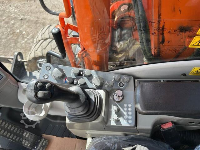 Radbagger Hitachi ZX 140 W-5B