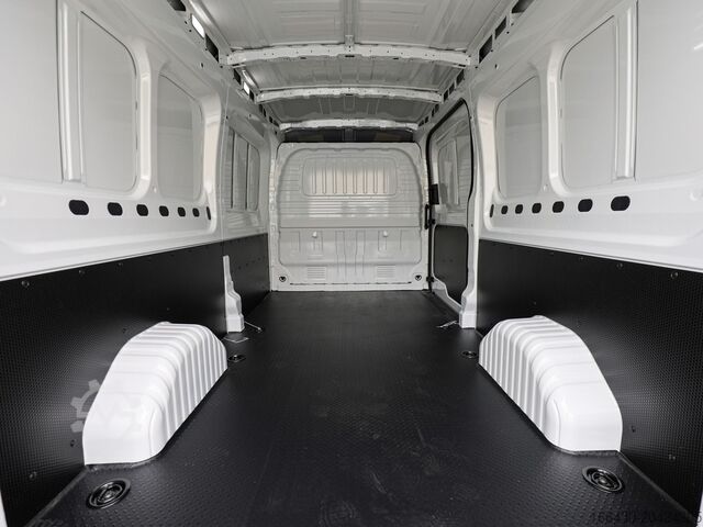 High top van Maxus DELIVER 9