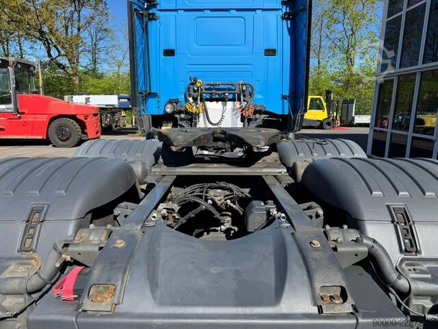 Standard tractor Scania R520 LA