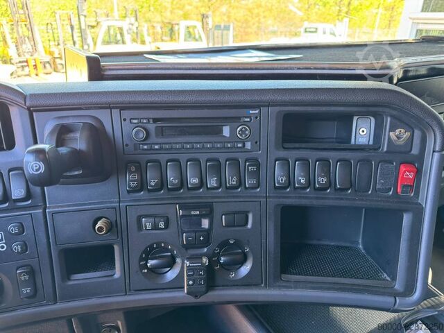 Standard tractor Scania R520 LA