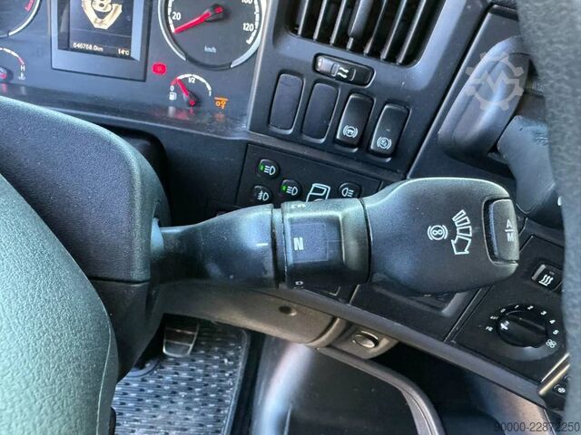Standard tractor Scania R520 LA