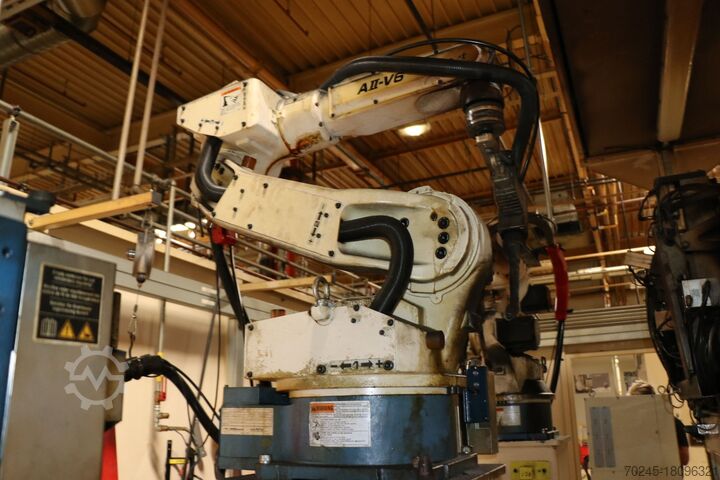 Welding robot TWIN ROBOT WELDING CELL SEVERT-OTC S40.6-4
