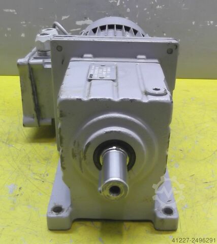 Gear motor 0.55 kW 852 rpm Lenze MDXMA42M071-31