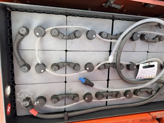 Electric 3-wheel forklift Linde E15