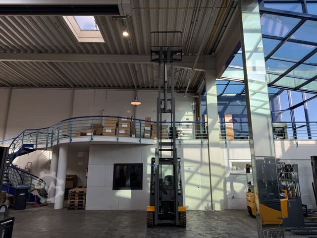 Elektro 4 Rad-Stapler Jungheinrich EFG 425 / Triplex 5500 mm / NEUGERÄT